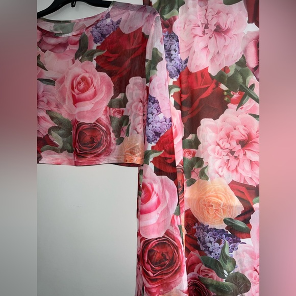 Shein floral 2 piece crop top and skirt it’s more like 1x - Picture 4 of 11